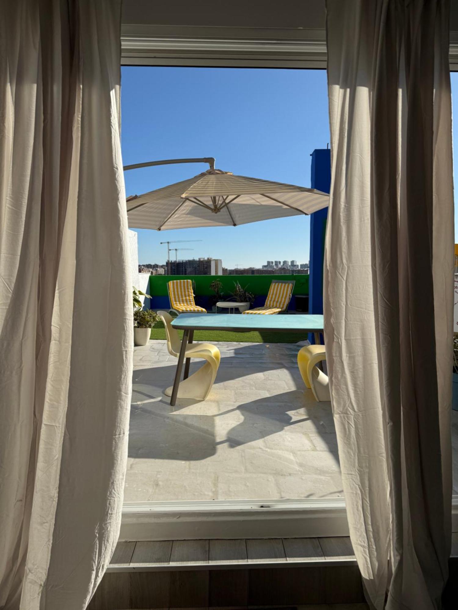 Apartamento Petite Penthouse With The Sunniest Terrace In Valencia Exterior foto